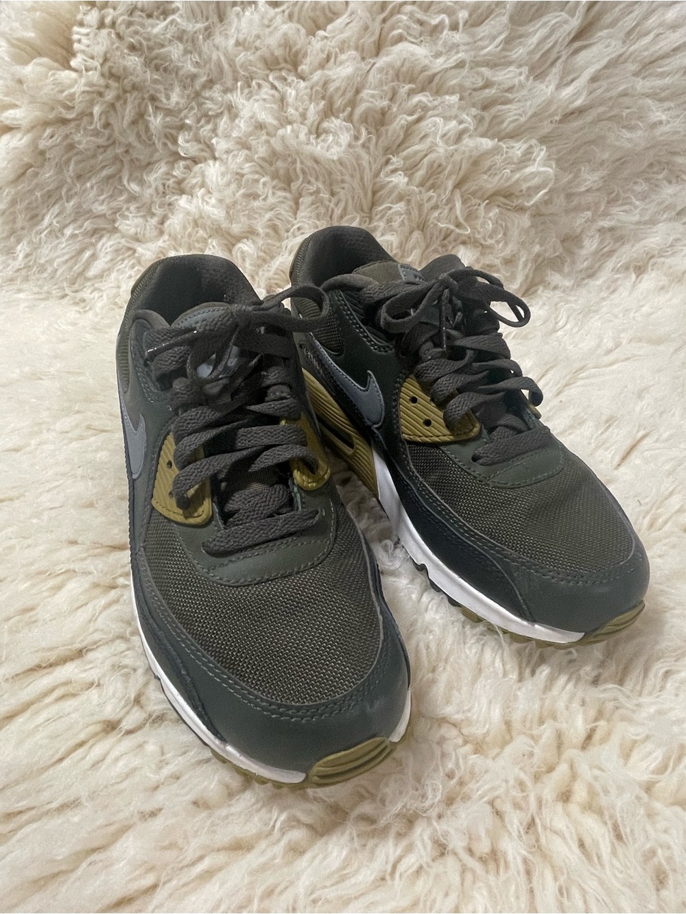 Used like new Nike Air Max Green men’s 7.5